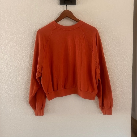 Levi’s Coral Red Logo Sweatshirt L Cropped Crewneck Pullover Cotton Blend Casual - Picture 7 of 7